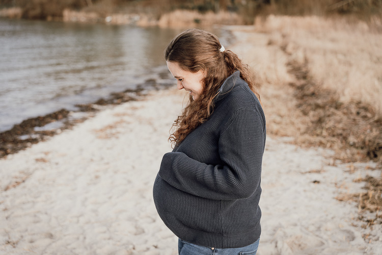 Schwangere am Strand